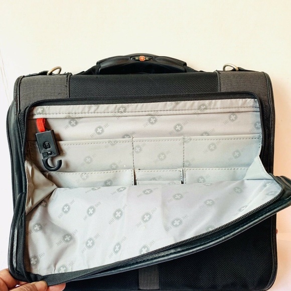 SwissGear Swiss Army Padded Laptop Briefcase Bag - Picture 13 of 16